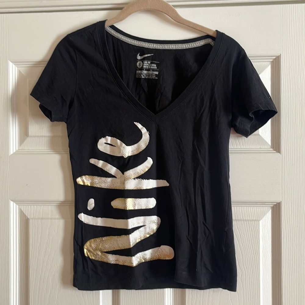Nike V-neck short-sleeved tshirt
